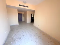 Two bedrooms and a living room, second tenant, two master bedrooms, three bathrooms, new building, f