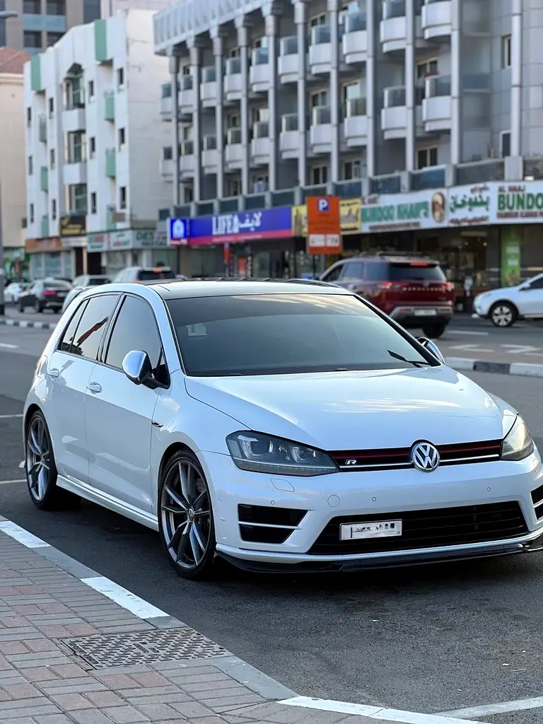 Volkswagen Golf R 2015 — photo 1 of 9