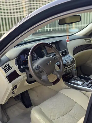2015 Infiniti Q70 — фото 13