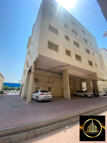 مبنى سكني تجاري بدخل ممتاز للبيع عجمان الجرف 3