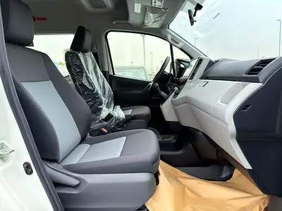 2025 Toyota HIACE — фото 9
