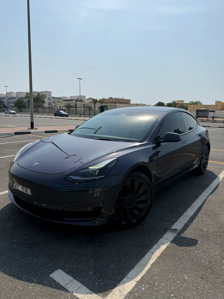 Tesla Model 3 2023 — photo 1 of 9