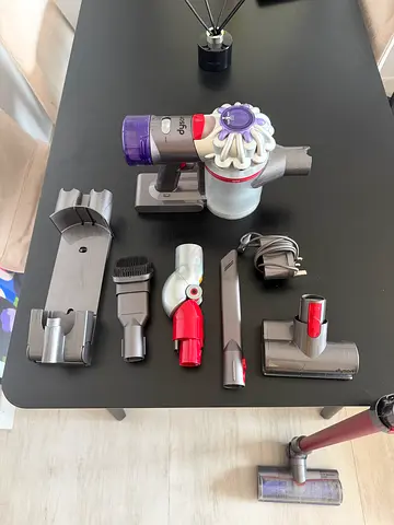 Dyson V8 Cordless stick vacuum cleaner with multiple attachments
