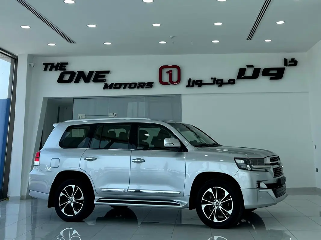 Toyota Land Cruiser 2021 — photo 1 of 18