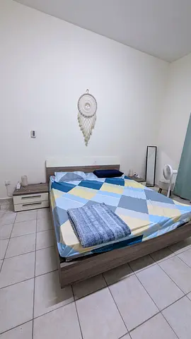 King bed frame with mattress and bedside drawers - good condition. 180 x 200 cm bed from Homecentre.