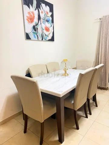 New like 6 Seater Dining Table