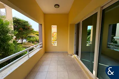Vacant Corner Unit | 1 Bedroom | South West