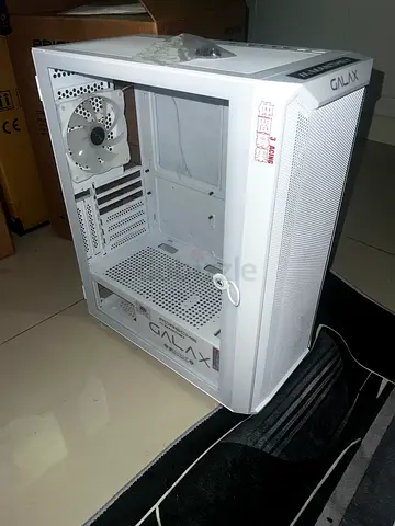 White Gaming PC Case (Mid Tower) - Clean Condition