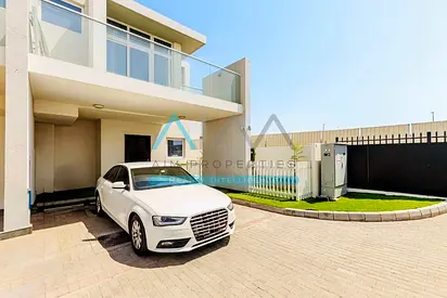 LUXURY Furnished 3BR CORNER Villa | Mimosa | Garden & Balcony