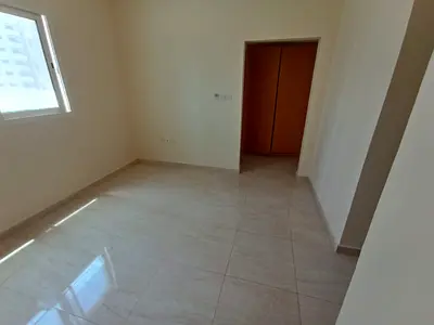 شقه للايجار السنوي بالمجاز3 التعاون مذوده ب2حمام خزائن مدمجه بالحائط باركنتكييف مركزي