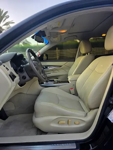 2015 Infiniti Q70 — фото 9