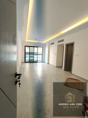 Two master bedrooms, large living room, first occupancy, one month free built-in wardrobes, spaciou