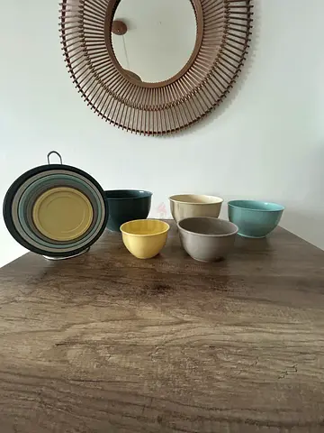 Set of 5 Multicolor Plastic Bowls / Pots