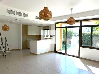 Spacious 3BR+M Townhouse | Single Row | Town Square