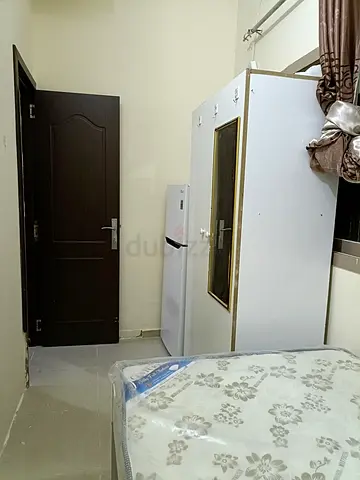 Partition available in mankhool Burdubai for working executive