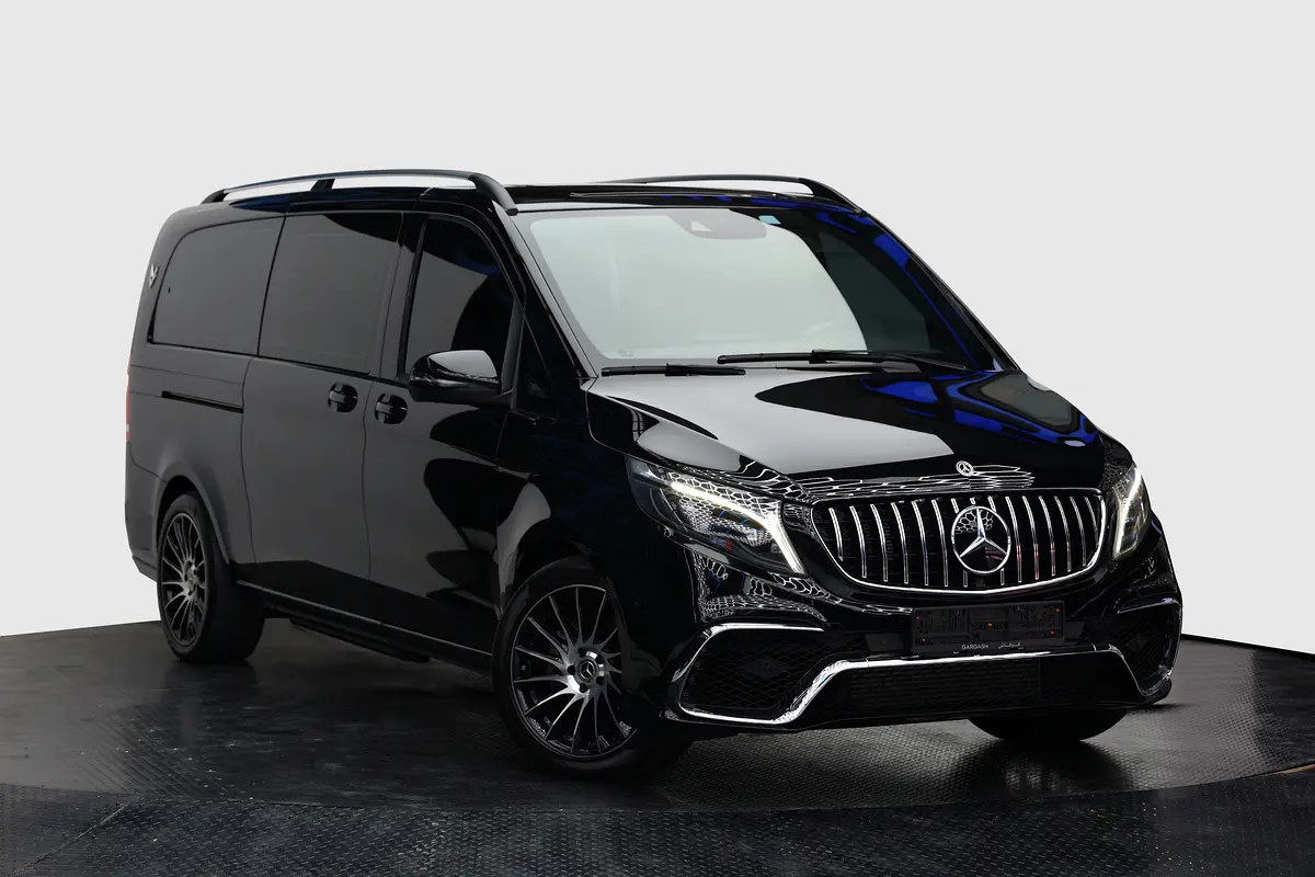 Mercedes-Benz V-Class 2023 — photo 1 of 16