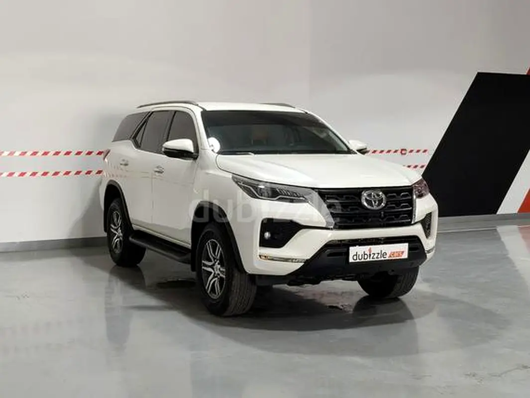Toyota Fortuner 2021 — photo 1 of 13