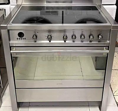 Smeg 90 cm induction range cooker features a stainless steel finish and a 5-zone ceramic hob.It incl