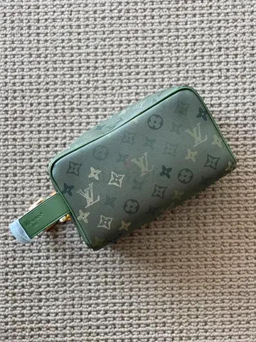 Lv men bag