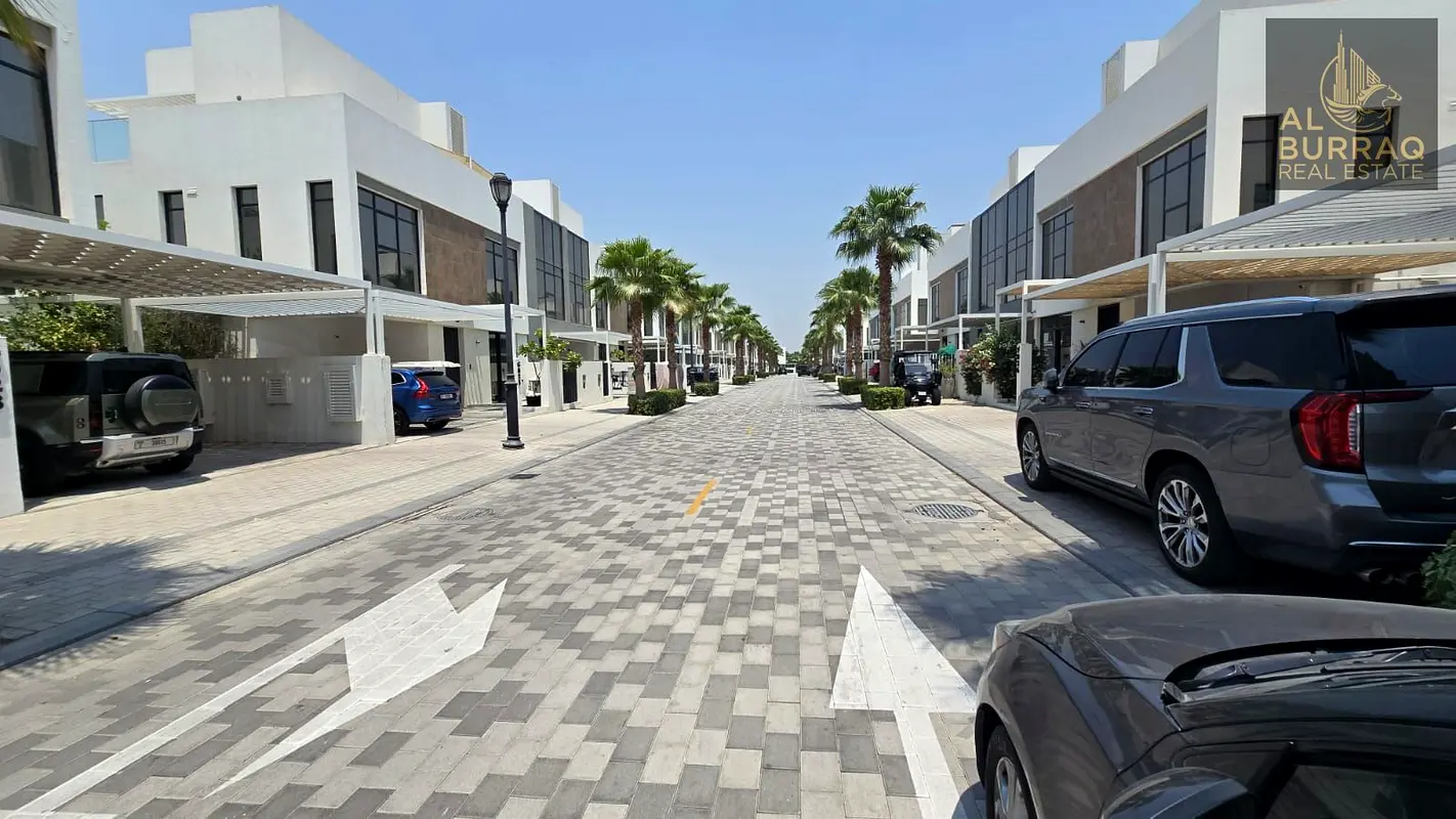 Luxury 3BR + Maid’s Villa | Prime Jumeirah Living