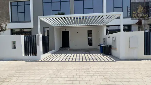 Luxury 3BR + Maid’s Villa | Prime Jumeirah Living