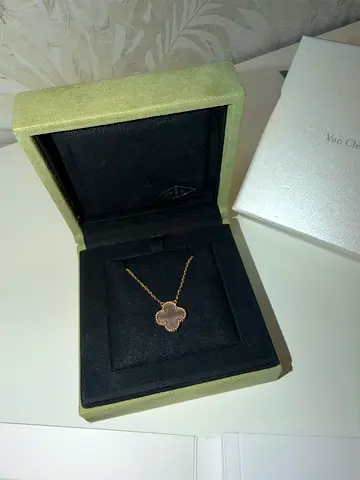 Van Cleef and Arpels Necklace Full Set