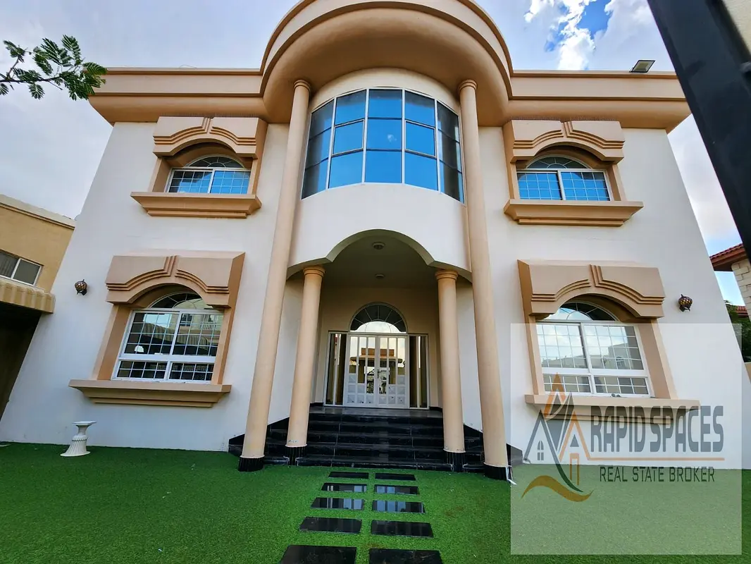 INDEPENDENT 5 MASTER BEDROOMS WITH GARDEN AREA