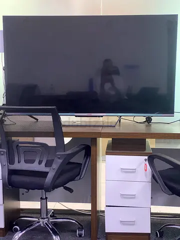 55 inch LED TV - unused ( original price 1500 AED)