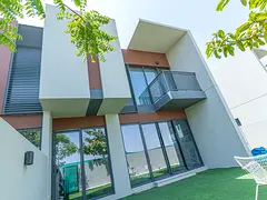 Single Row | Vacant On Transfer | Corner Unit