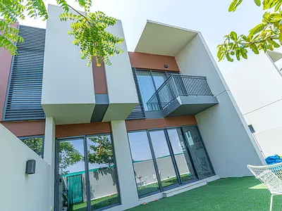 Single Row | Vacant On Transfer | Corner Unit