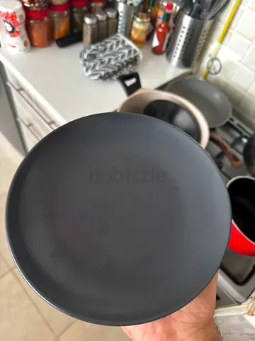 Small dinning plates set x4 (Matte Black Ikea) (Read the description)