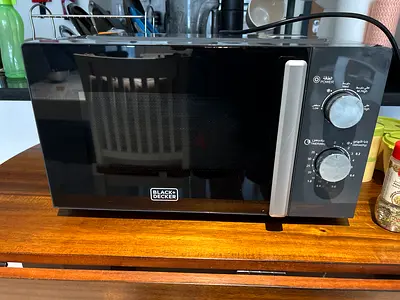 Black+Decker Compact Microwave Oven - Good Working Condition