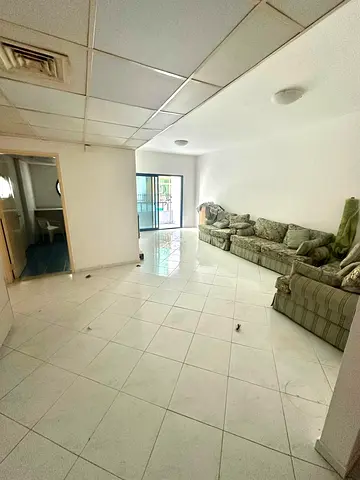 المجاز ٣ شيرنج نظامي غرفتين وصاله ببلكونه مساحه كبيره ٥٠ الف علي ٦ شيكات تامين شيك ضمان😁 رسوم ٢٠٠٠