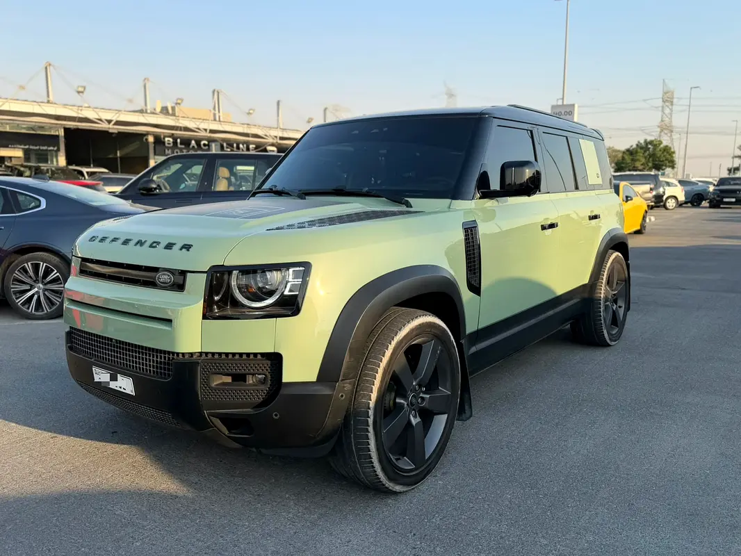 Land Rover Defender 2023 — photo 1 of 9