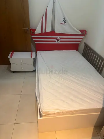 Single bed with comode