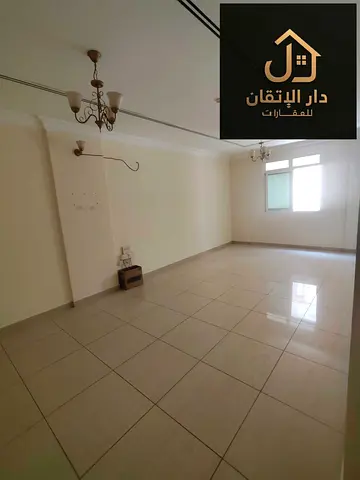 🔥 شقة غرفتين وصالة للإيجار في القليعة – تكييف مركزي، خزائن حائط، بدون رسوم إدارية، وموقع مميز 🔥