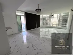 Two rooms and a large furnished hall, a spacious and equipped kitchen, 2 bathrooms, high-end finishi