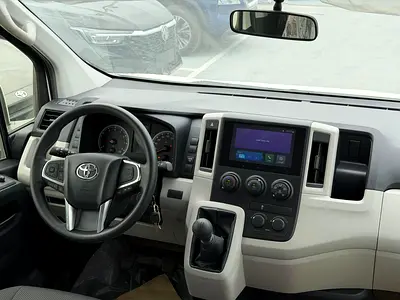 2025 Toyota HIACE — фото 6