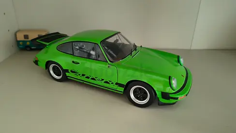 Die-cast Porsche 911 model car (green) - collectible toy