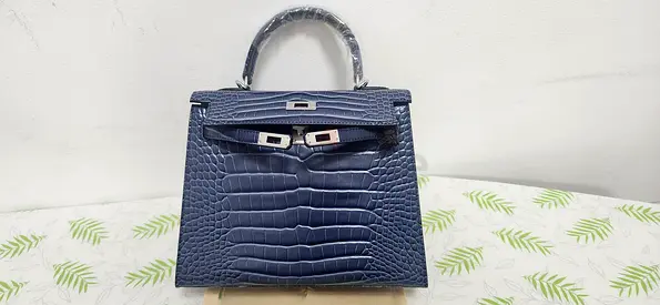 Kelly 25 style ladies handbag