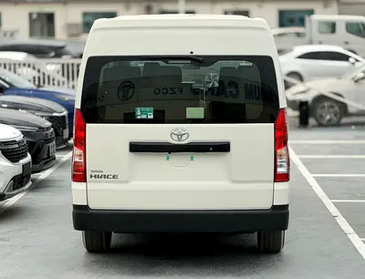 2025 Toyota HIACE — фото 3