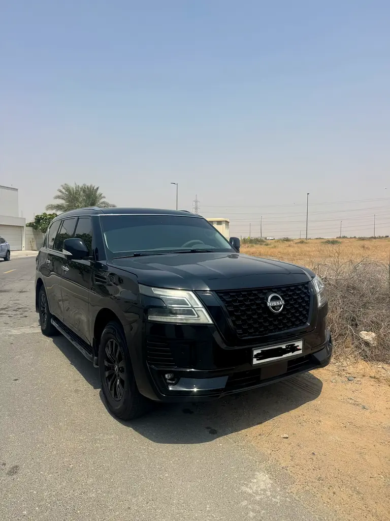 Nissan Patrol 2010 — photo 1 of 8