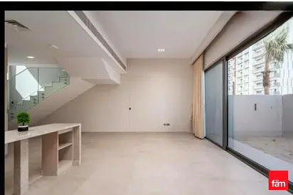 Vacant| Kitchen Goods Incl| Single Row| Spacious