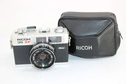 Ricoh 35 ZF Compact Camera Rikenon F = 40 Mm 1 : 2.8