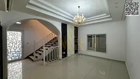 Two-story villa with indoor parking, 5 rooms, located close to services and public facilities, price