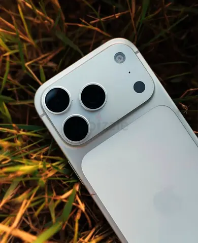 Apple iPhone 17 pro (silver) 256Gb - box piece (1 month used)