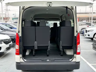 2025 Toyota HIACE — фото 11