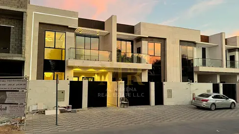 Two-story villa, located close to services and public facilities, price includes registration and ownership fees.