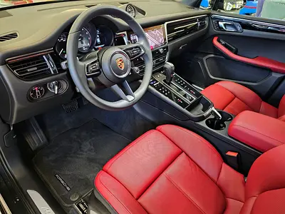 صورة 8 لـ 2024 Porsche MACAN