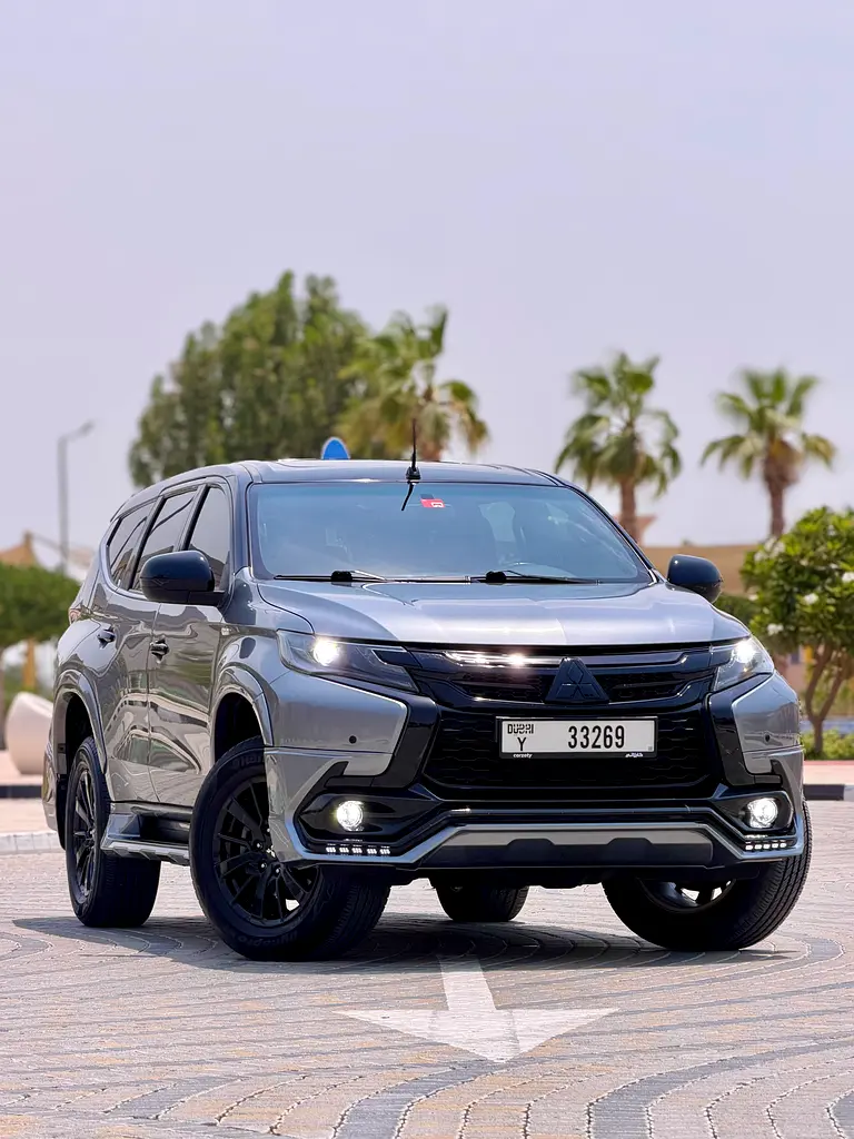 Mitsubishi Montero Sport 2019 — photo 1 of 15
